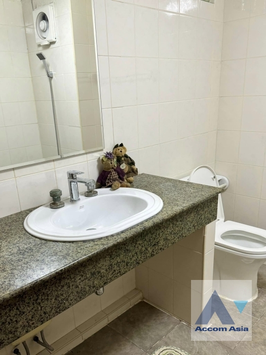 16  8 br Townhouse For Rent in Sukhumvit ,Bangkok BTS Nana AA29833