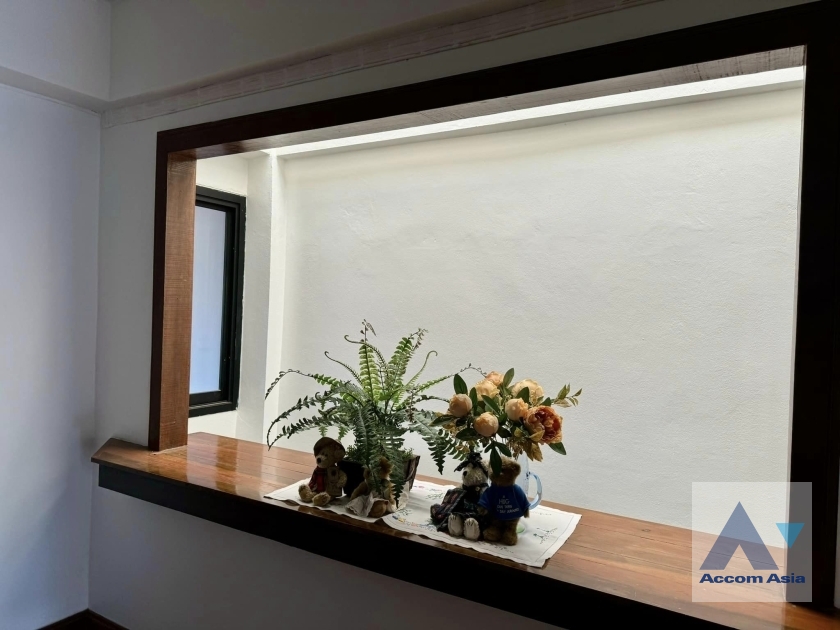 17  8 br Townhouse For Rent in Sukhumvit ,Bangkok BTS Nana AA29833