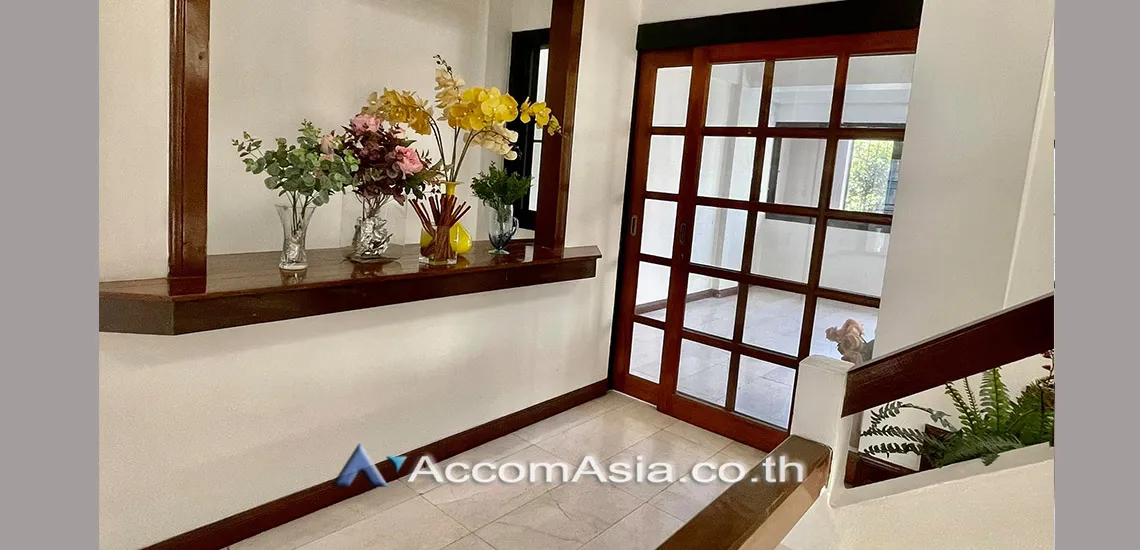  1  8 br Townhouse For Rent in Sukhumvit ,Bangkok BTS Nana AA29833