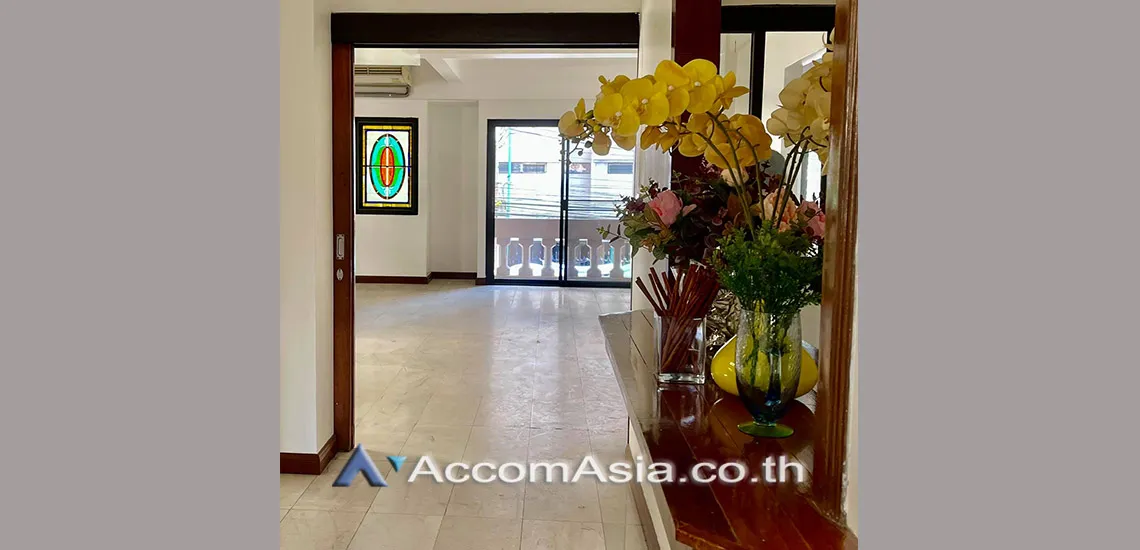 11  8 br Townhouse For Rent in Sukhumvit ,Bangkok BTS Nana AA29833