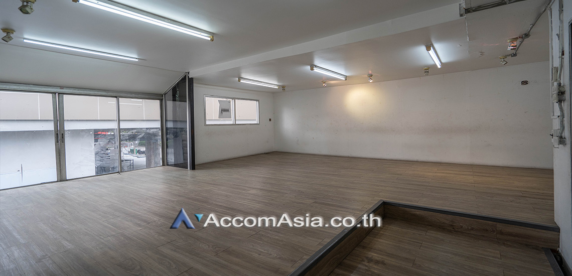 12  3 br House for rent and sale in Ploenchit ,Bangkok BTS Ploenchit AA29858