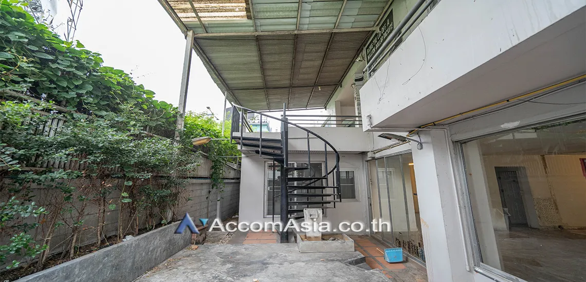 unitHome Office, Pet friendly |  3 Bedrooms  House For Rent & Sale in Ploenchit, Bangkok  near BTS Ploenchit (AA29858)