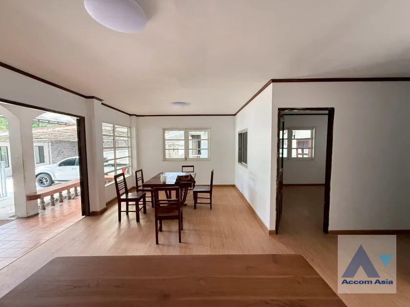 unit 2 Bedrooms  House For Rent in Sukhumvit, Bangkok  near MRT Sukhumvit - BTS Asok (AA29865)