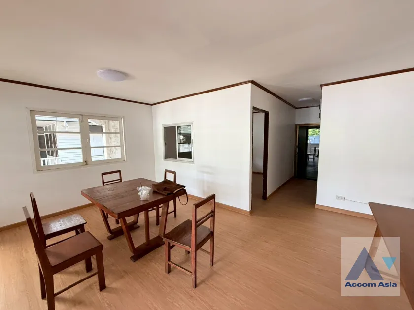 unit 2 Bedrooms  House For Rent in Sukhumvit, Bangkok  near MRT Sukhumvit - BTS Asok (AA29865)