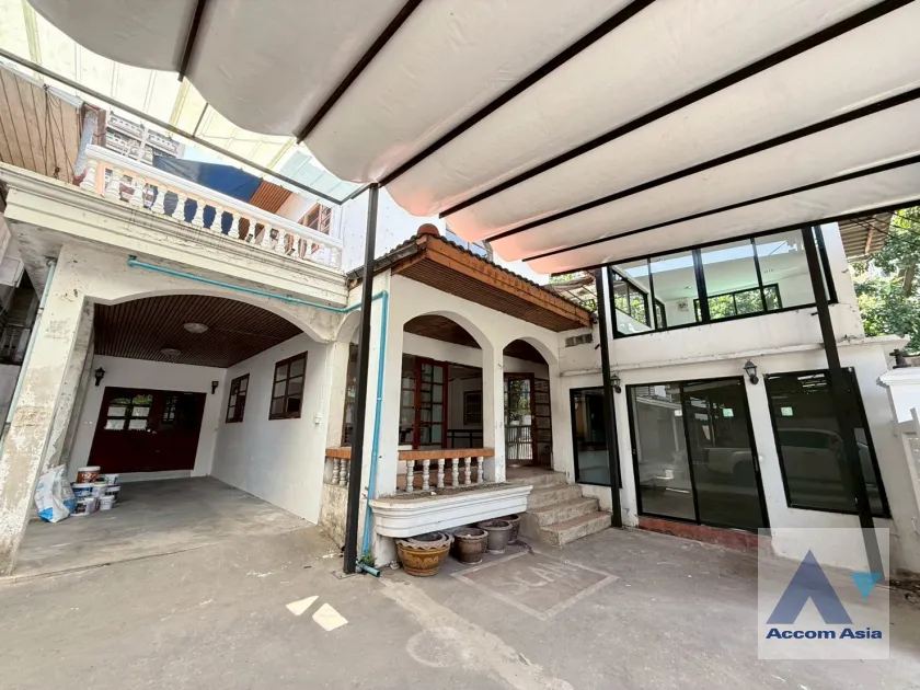 unit 2 Bedrooms  House For Rent in Sukhumvit, Bangkok  near MRT Sukhumvit - BTS Asok (AA29865)