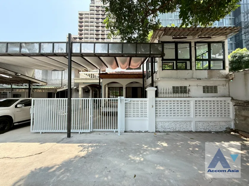 unit 2 Bedrooms  House For Rent in Sukhumvit, Bangkok  near MRT Sukhumvit - BTS Asok (AA29865)