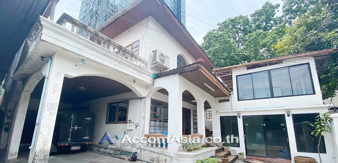 unit 4 Bedrooms  House For Sale in Sukhumvit, Bangkok  near MRT Queen Sirikit National Convention Center (AA29866)