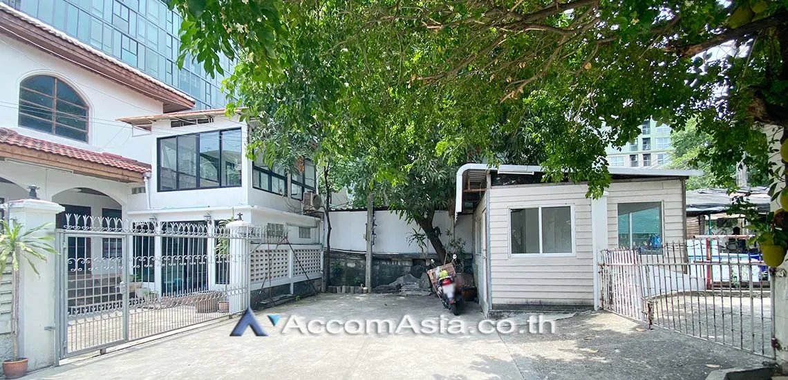  1  4 br House For Sale in Sukhumvit ,Bangkok MRT Queen Sirikit National Convention Center AA29866