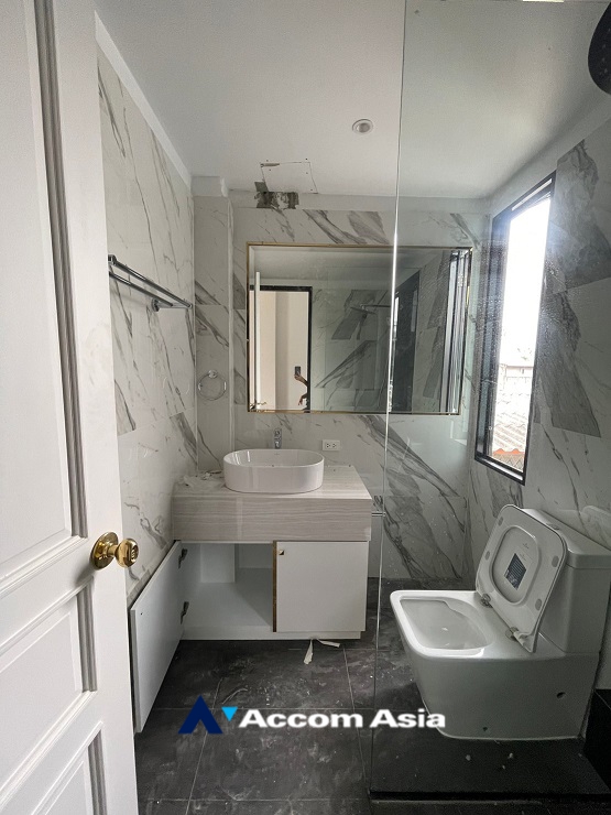 10  4 br House For Sale in Sukhumvit ,Bangkok BTS Phra khanong - BTS Ekkamai at House  in compound AA29884