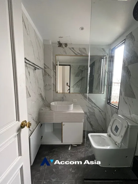 10  4 br House For Sale in Sukhumvit ,Bangkok BTS Phra khanong - BTS Ekkamai at House  in compound AA29884