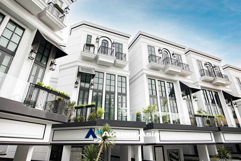  2  4 br House For Sale in Sukhumvit ,Bangkok BTS Phra khanong - BTS Ekkamai at House  in compound AA29884