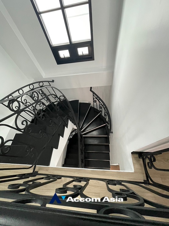 9  4 br House For Sale in Sukhumvit ,Bangkok BTS Phra khanong - BTS Ekkamai at House  in compound AA29884