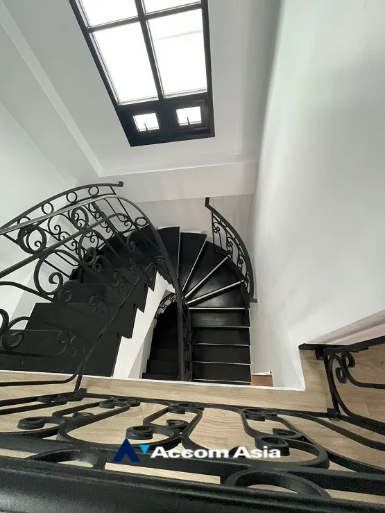 9  4 br House For Sale in Sukhumvit ,Bangkok BTS Phra khanong - BTS Ekkamai at House  in compound AA29884
