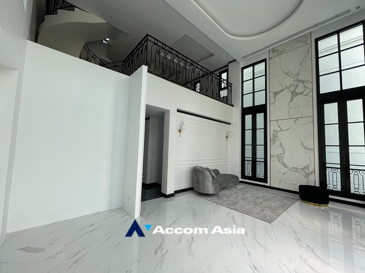 5  4 br House For Sale in Sukhumvit ,Bangkok BTS Phra khanong - BTS Ekkamai at House  in compound AA29884