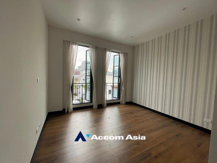 7  4 br House For Sale in Sukhumvit ,Bangkok BTS Phra khanong - BTS Ekkamai at House  in compound AA29884