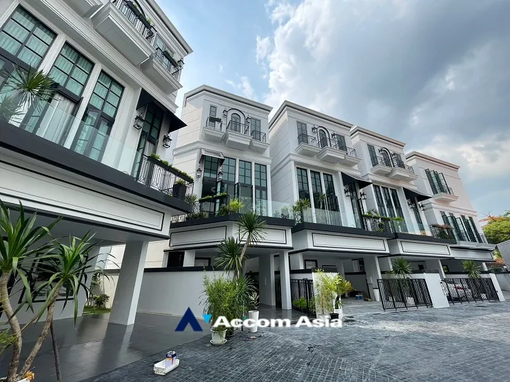 12  4 br House For Sale in Sukhumvit ,Bangkok BTS Phra khanong - BTS Ekkamai at House  in compound AA29884