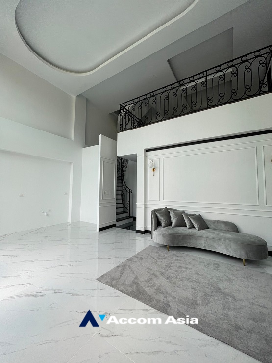 8  4 br House For Sale in Sukhumvit ,Bangkok BTS Phra khanong - BTS Ekkamai at House  in compound AA29884