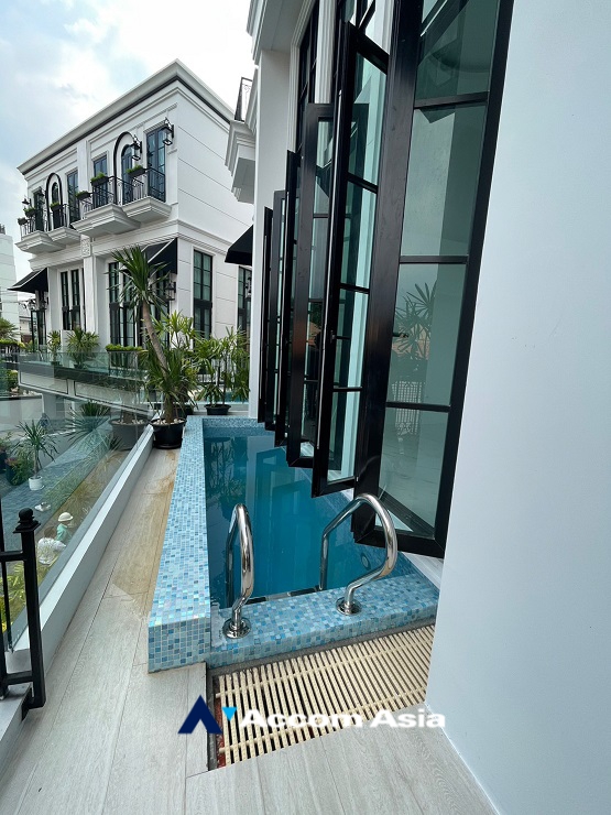  1  4 br House For Sale in Sukhumvit ,Bangkok BTS Phra khanong - BTS Ekkamai at House  in compound AA29884