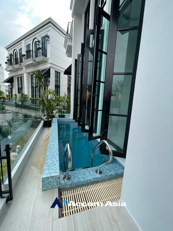  1  4 br House For Sale in Sukhumvit ,Bangkok BTS Phra khanong - BTS Ekkamai at House  in compound AA29884