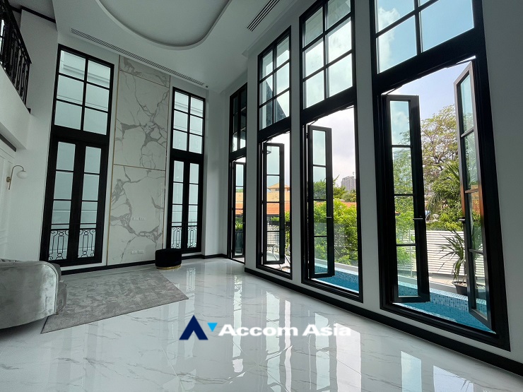  1  4 br House For Sale in Sukhumvit ,Bangkok BTS Phra khanong - BTS Ekkamai at House  in compound AA29884