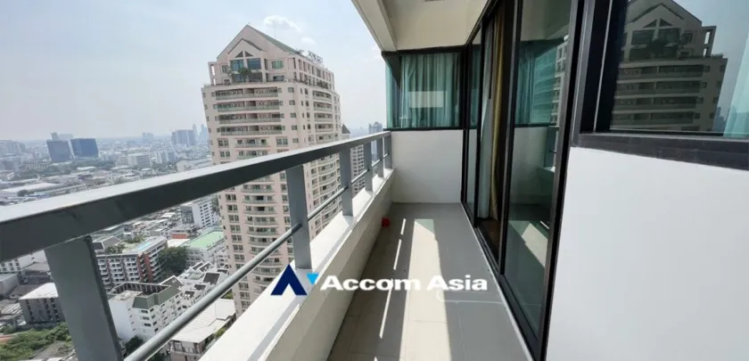 unit 2 Bedrooms  Condominium For Sale in Sathorn, Bangkok  near BTS Sala Daeng - MRT Lumphini (AA29895)