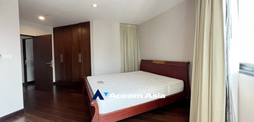 unit 2 Bedrooms  Condominium For Sale in Sathorn, Bangkok  near BTS Sala Daeng - MRT Lumphini (AA29895)
