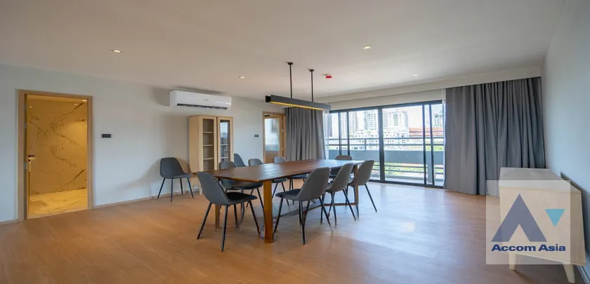 unitPet friendly |  3 Bedrooms  Apartment For Rent in Sukhumvit, Bangkok  near BTS Ekkamai (AA29930)