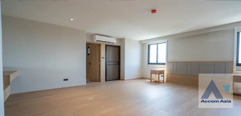 unitPet friendly |  3 Bedrooms  Apartment For Rent in Sukhumvit, Bangkok  near BTS Ekkamai (AA29930)