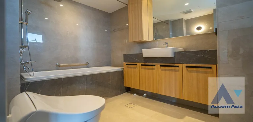 unitPet friendly |  3 Bedrooms  Apartment For Rent in Sukhumvit, Bangkok  near BTS Ekkamai (AA29930)