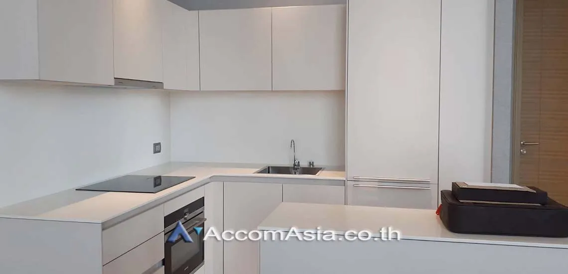 unit 2 Bedrooms  Condominium For Rent in Ploenchit, Bangkok  near BTS Ratchadamri (AA29948)
