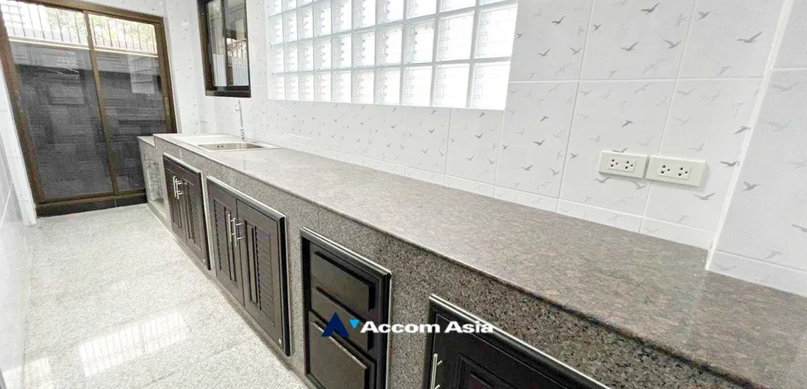 6  4 br House for rent and sale in Ploenchit ,Bangkok BTS Chitlom AA29957