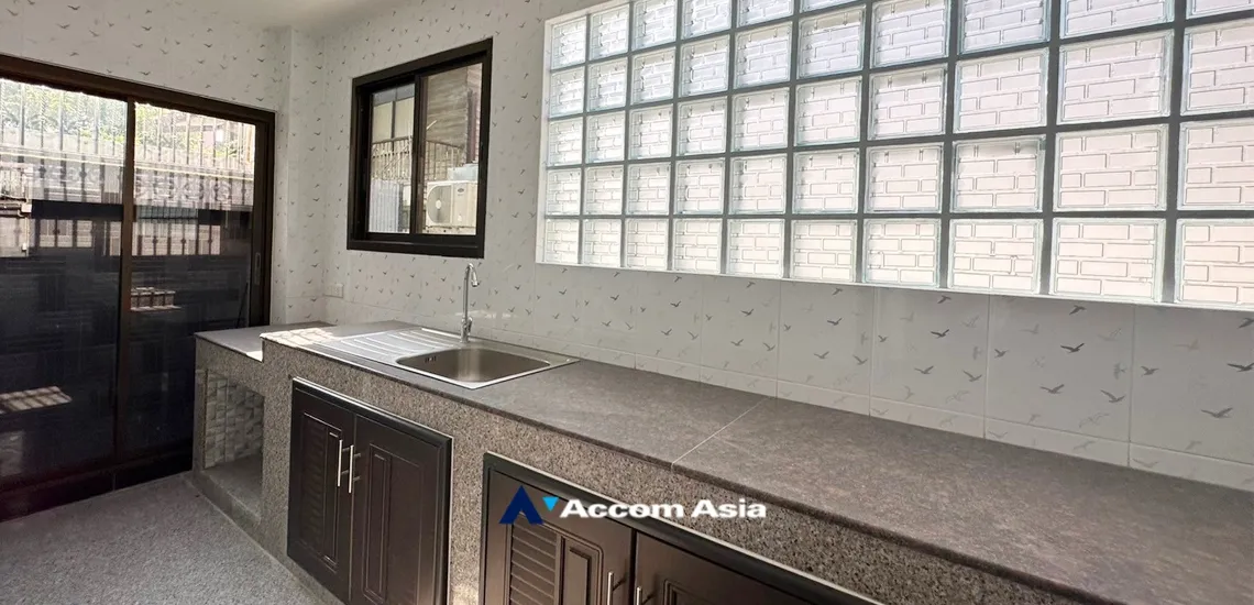15  4 br House for rent and sale in Ploenchit ,Bangkok BTS Chitlom AA29957