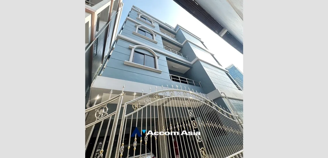 24  4 br House for rent and sale in Ploenchit ,Bangkok BTS Chitlom AA29957