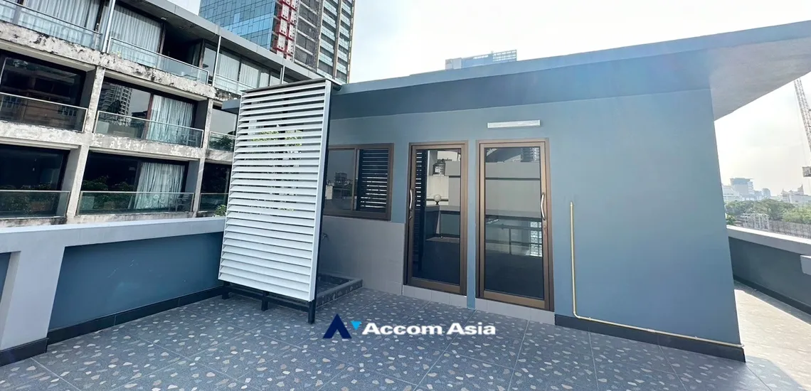 unit 4 Bedrooms  House For Rent & Sale in Ploenchit, Bangkok  near BTS Chitlom (AA29957)