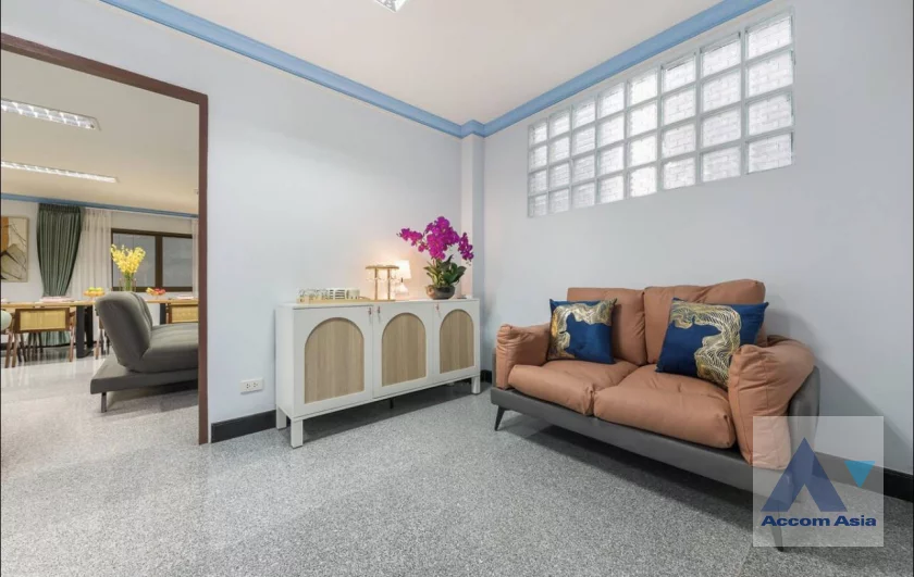5  4 br House For Rent in Ploenchit ,Bangkok BTS Chitlom AA29957