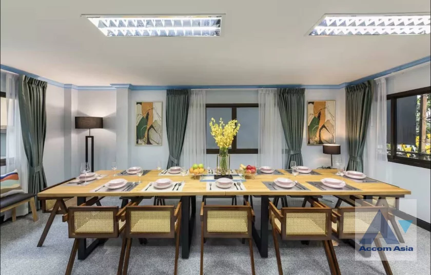  1  4 br House For Rent in Ploenchit ,Bangkok BTS Chitlom AA29957