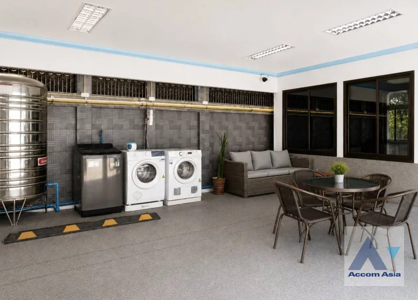 16  4 br House For Rent in Ploenchit ,Bangkok BTS Chitlom AA29957