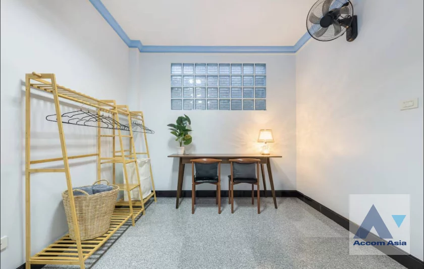 11  4 br House For Rent in Ploenchit ,Bangkok BTS Chitlom AA29957