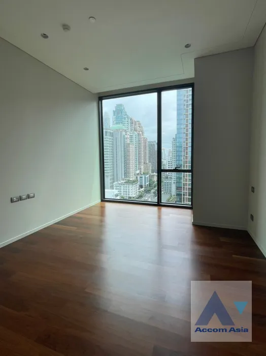 unit 3 Bedrooms  Condominium For Rent in Ploenchit, Bangkok  near BTS Chitlom (AA29972)
