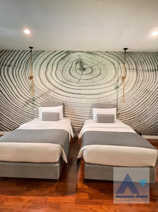 9  2 br Apartment For Rent in Ploenchit ,Bangkok BTS Chitlom - MRT Lumphini at Low-Rise Cozy Apartment, 5 mins walk to Lumpini park AA29985