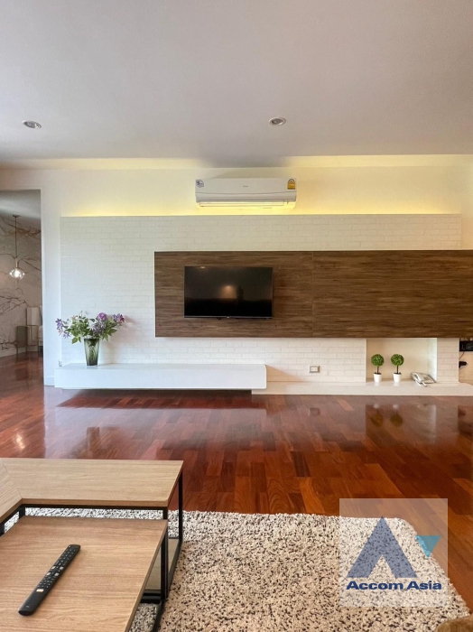  1  2 br Apartment For Rent in Ploenchit ,Bangkok BTS Chitlom - MRT Lumphini at Low-Rise Cozy Apartment, 5 mins walk to Lumpini park AA29985