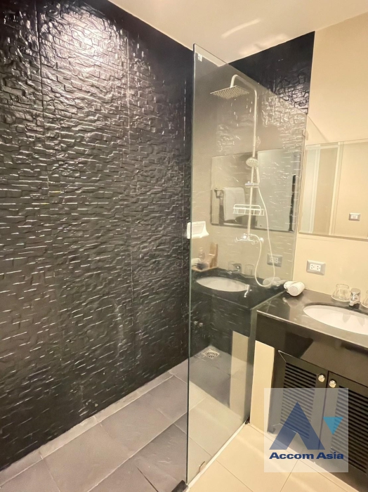 11  2 br Apartment For Rent in Ploenchit ,Bangkok BTS Chitlom - MRT Lumphini at Low-Rise Cozy Apartment, 5 mins walk to Lumpini park AA29985