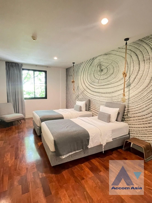 8  2 br Apartment For Rent in Ploenchit ,Bangkok BTS Chitlom - MRT Lumphini at Low-Rise Cozy Apartment, 5 mins walk to Lumpini park AA29985