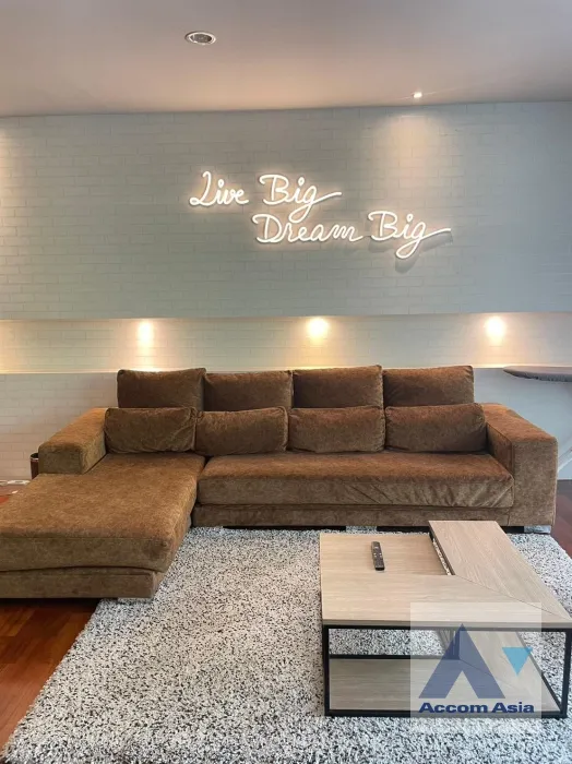  1  2 br Apartment for rent and sale in Ploenchit ,Bangkok BTS Chitlom - MRT Lumphini at Low-Rise Cozy Apartment, 5 mins walk to Lumpini park AA29985