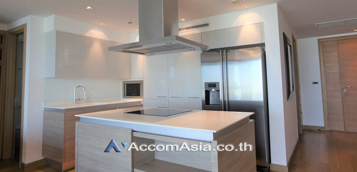 unit 2 Bedrooms  Condominium For Rent in Phaholyothin, Bangkok  near BTS Ari (AA29987)