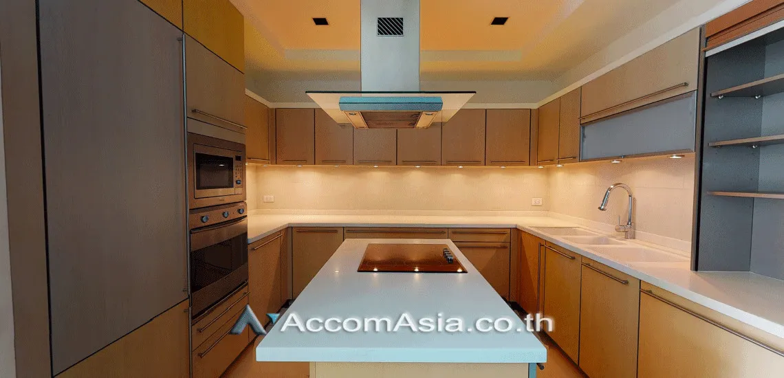 unit 4 Bedrooms  Condominium For Rent in Ploenchit, Bangkok  near BTS Ploenchit (AA30043)