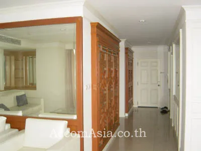 unit 3 Bedrooms  Condominium For Sale in Phaholyothin, Bangkok  (24457)