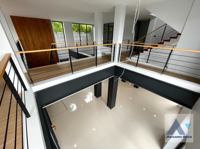 10  5 br House for rent and sale in Sukhumvit ,Bangkok BTS Phra khanong AA30059