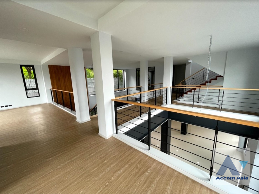 17  5 br House for rent and sale in Sukhumvit ,Bangkok BTS Phra khanong AA30059