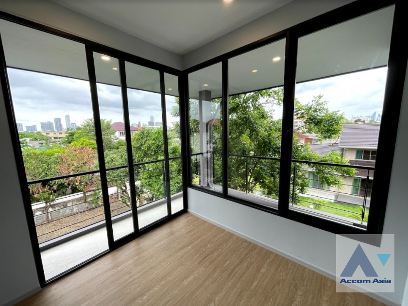 25  5 br House for rent and sale in Sukhumvit ,Bangkok BTS Phra khanong AA30059